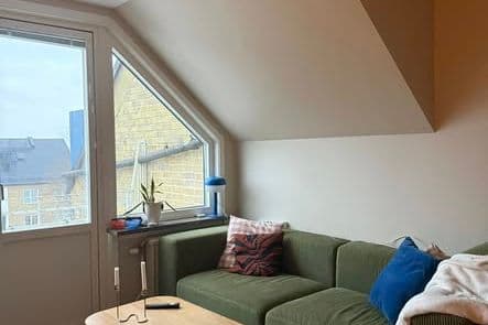 Ljus 2:a med balkong i lugna Kobjer