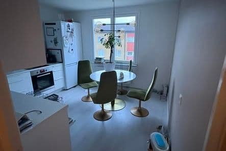 Möblerat rum i nyrenoverad BRF Linero